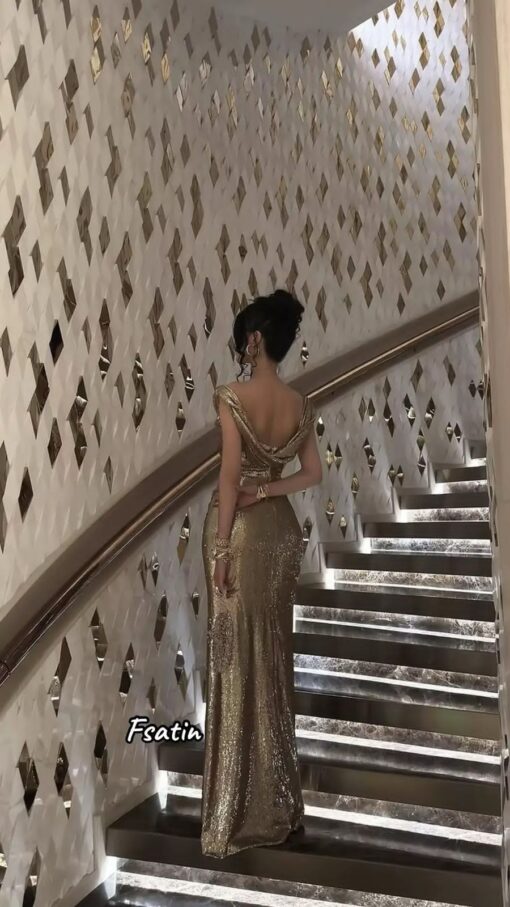 ⁦فستان سهرة ذهبي ترتر⁩ - الصورة ⁦4⁩