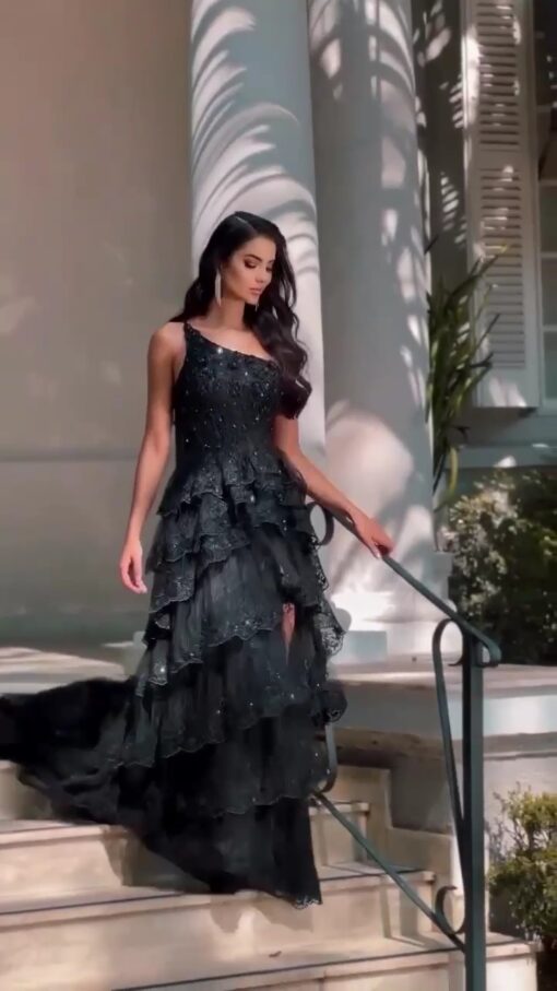 فساتين سهرة لون أسود