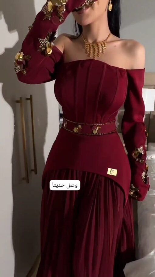 ⁦فستان سهرة فاخر ملكي وتفاصيل أنثوية جذابة⁩ - الصورة ⁦6⁩