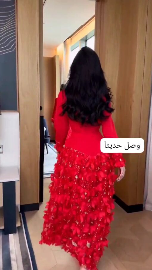 ⁦فستان سهرة لون أحمر فخم وانيق⁩ - الصورة ⁦7⁩