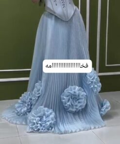 Alternative view of فستان سهرة باللون الأزرق الفاتح بتطريز فاخر وزهور بارزة: الخيار المثالي لإطلالة جذابة