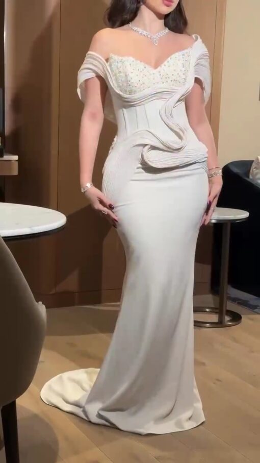⁦الفستان الليلي البيج الملكي⁩ - الصورة ⁦6⁩