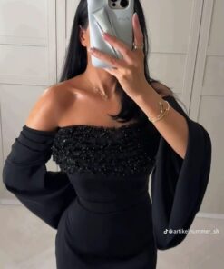 فستان سهرة أسود أنيق بأكمام منسدلة وتطريز فاخر
