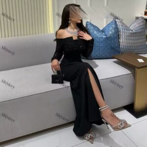 ⁦فستان سهرة باللون الاسود بتطريز فاخر⁩ - الصورة ⁦2⁩