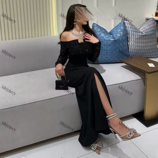 ⁦فستان سهرة باللون الاسود بتطريز فاخر⁩ - الصورة ⁦2⁩
