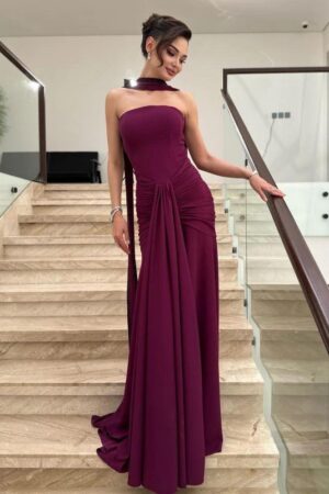 ⁦فستان الأرجوان الملكي: أناقة وتصميم يخطف الأنظار⁩ - الصورة ⁦4⁩