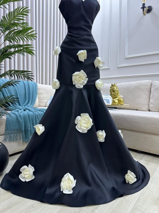 ⁦فستان سهرة لون اسود بدون أكمام⁩ - الصورة ⁦6⁩
