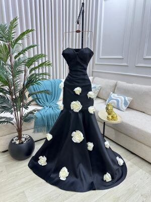 ⁦فستان سهرة لون اسود بدون أكمام⁩ - الصورة ⁦3⁩