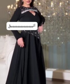 فستان بأكمام طويلة