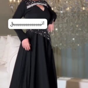فستان بأكمام طويلة