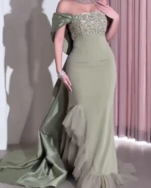 ⁦فستان سهرة فاخر بتصميم ملكي وتطريز يدوي أنيق بلون الزيتون الهادئ⁩ - الصورة ⁦5⁩