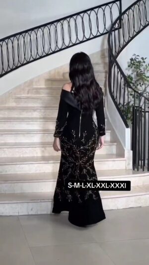 ⁦فستان سهرة أسود بتطريز فاخر لإطلالة جذابة في المناسبات الخاصة⁩ - الصورة ⁦2⁩
