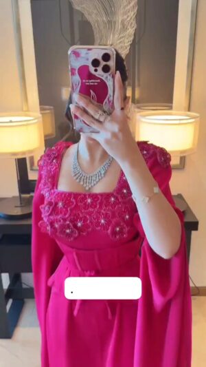 ⁦فستان سهرة لون فوشيا⁩ - الصورة ⁦2⁩