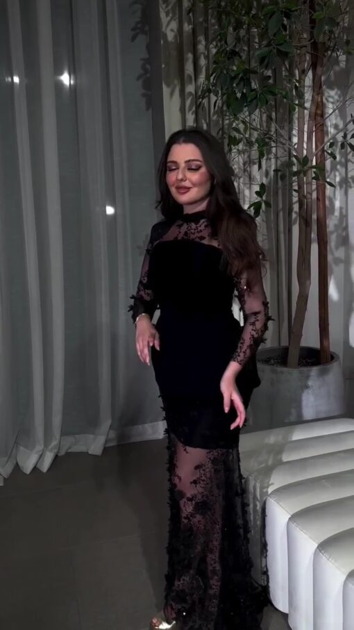 فستان سهرة لون أسود لكرا