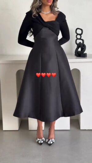 ⁦فستان أنيق أسود بلمسة كلاسيكية⁩ - الصورة ⁦2⁩