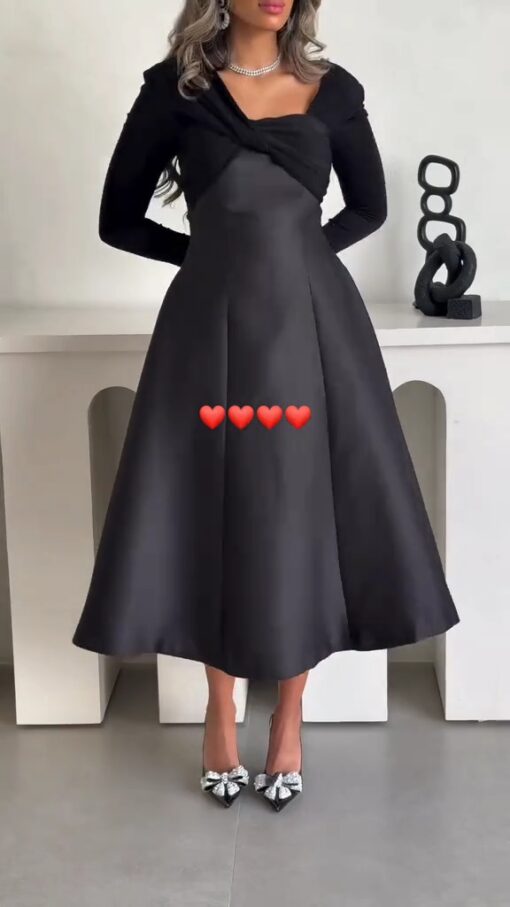 ⁦فستان أنيق أسود بلمسة كلاسيكية⁩ - الصورة ⁦2⁩