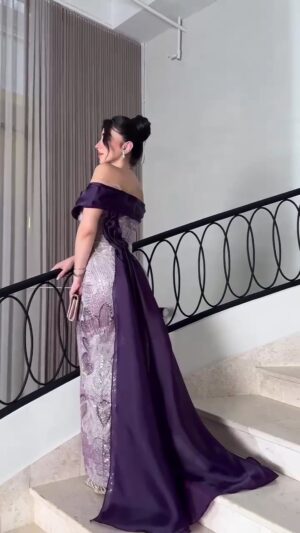 ⁦فستان سهرة بذيل طويل⁩ - الصورة ⁦2⁩