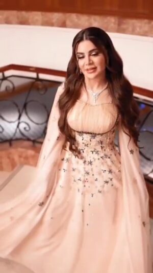 ⁦فستان سهرة ناعم⁩ - الصورة ⁦4⁩