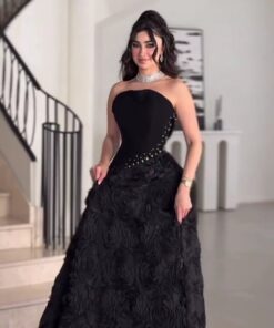 فستان أسود بدون أكمام