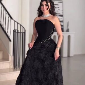 فستان أسود بدون أكمام