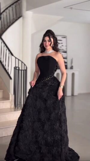 فستان أسود بدون أكمام