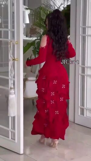 ⁦فستان سهرة لون أحمر فخم وانيق⁩ - الصورة ⁦6⁩