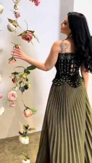 ⁦فستان سهرة زيتوني⁩ - الصورة ⁦3⁩