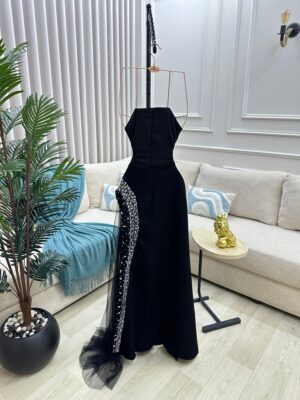 ⁦فستان بتطريز يدوي  راقي وتل تايلندي ناعم⁩ - الصورة ⁦2⁩