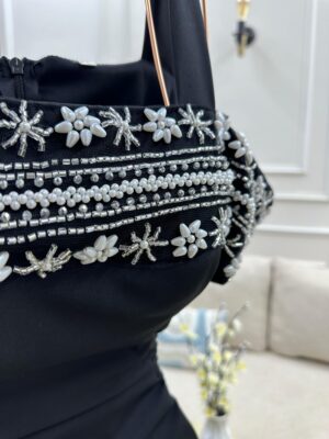 ⁦فستان سهرة أسود⁩ - الصورة ⁦5⁩