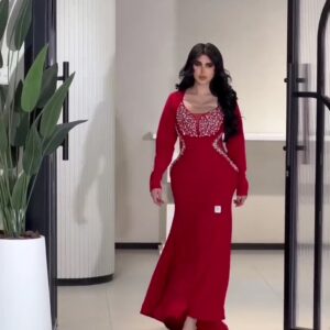فستان سهرة أحمر ب إكمام طويلة