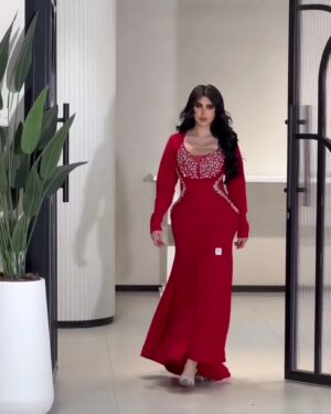 فستان سهرة أحمر ب إكمام طويلة
