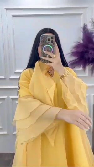 ⁦فستان سهرة لون أصفر⁩ - الصورة ⁦2⁩