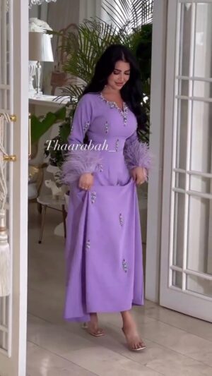 فستان نسائي بأكمام طويلة