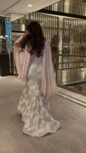 ⁦فستان سهرة أوف وايت بتطريز فاخر وتصميم ملكي⁩ - الصورة ⁦6⁩