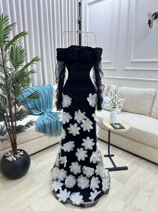 ⁦فستان سهرة أسود أنيق⁩ - الصورة ⁦2⁩