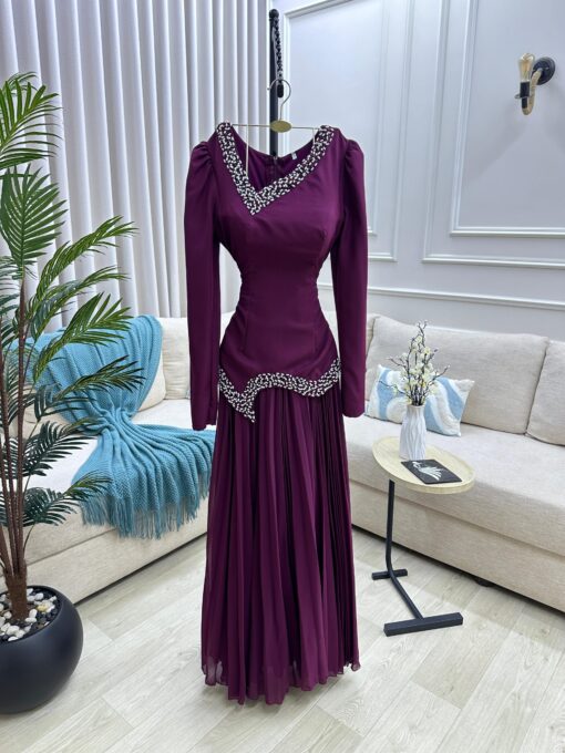 ⁦فستان سهرة أنثوي أنيق عنابي⁩ - الصورة ⁦3⁩
