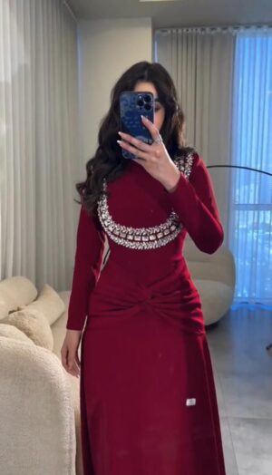 ⁦فستان سهرة لون أحمر⁩ - الصورة ⁦5⁩
