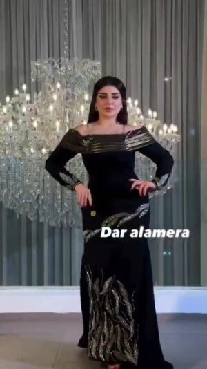 ⁦فستان فاخر باللون الأسود بلمسات ذهبية⁩ - الصورة ⁦7⁩