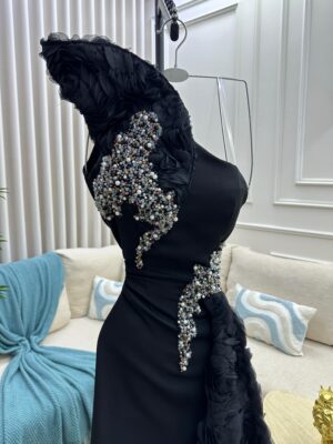 ⁦فستان سهرة لون أسود طويل⁩ - الصورة ⁦3⁩