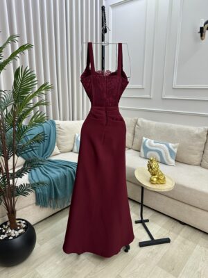 ⁦فستان سهرة عنابي أنيق⁩ - الصورة ⁦6⁩