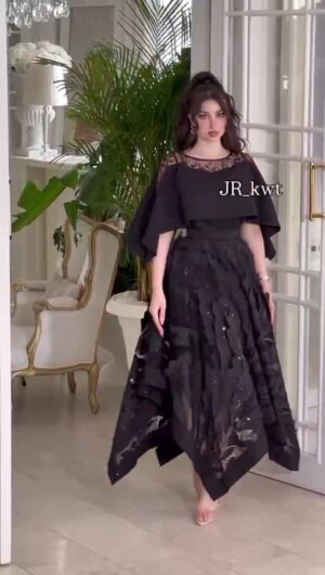 فستان أسود فخم وراقي بلمسة ملكية