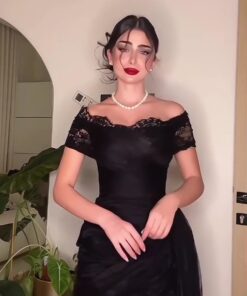 فستان  أسود كلاسيكي من الدانتيل الراقي