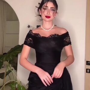 فستان  أسود كلاسيكي من الدانتيل الراقي