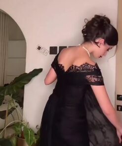 Alternative view of فستان  أسود كلاسيكي من الدانتيل الراقي