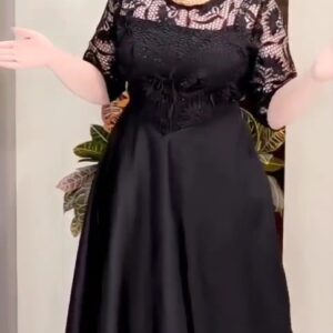 فستان أسود دانتيل مع تنورة ساتان واسعة