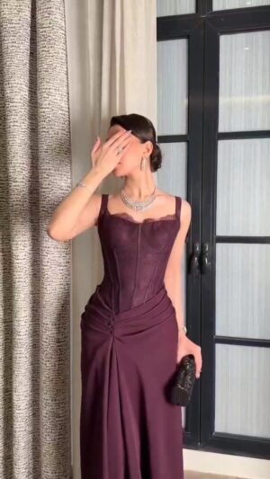 فستان سهرة عنابي أنيق