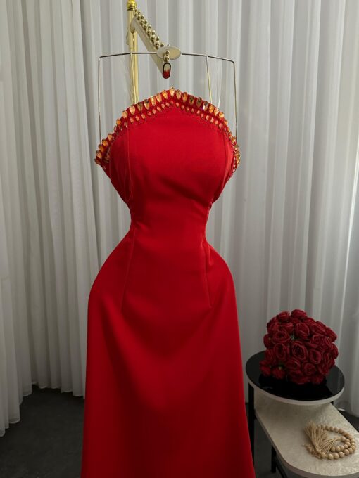 ⁦فستان سهرة أحمر ملكي⁩ - الصورة ⁦3⁩