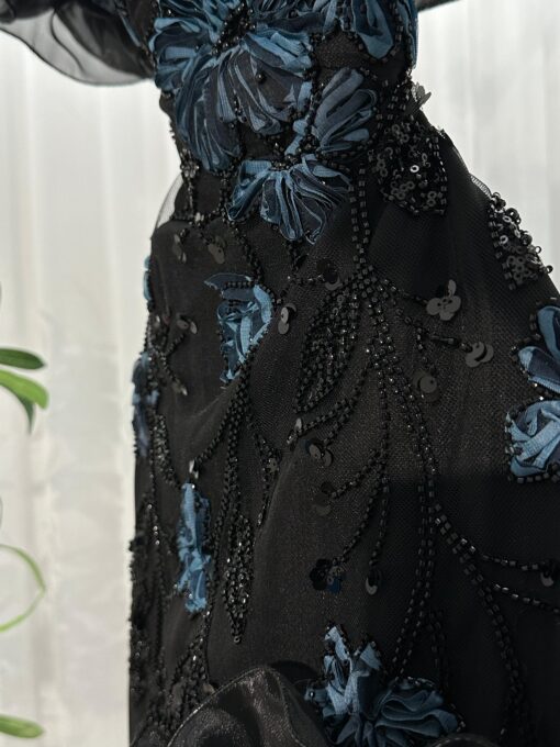 ⁦فستان سهرة أسود⁩ - الصورة ⁦3⁩