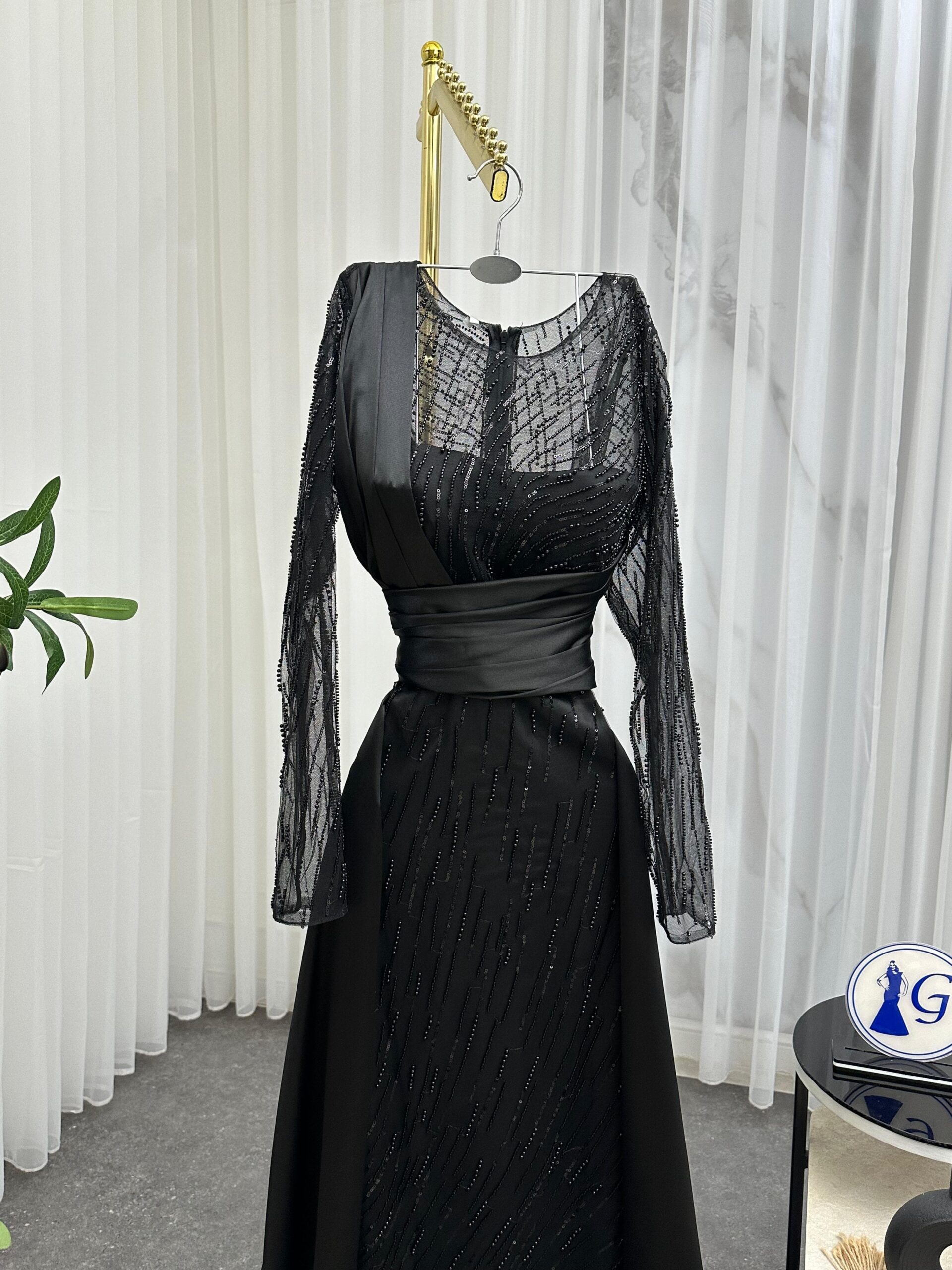 فستان سهرة لون اسود طويل - الصورة 3