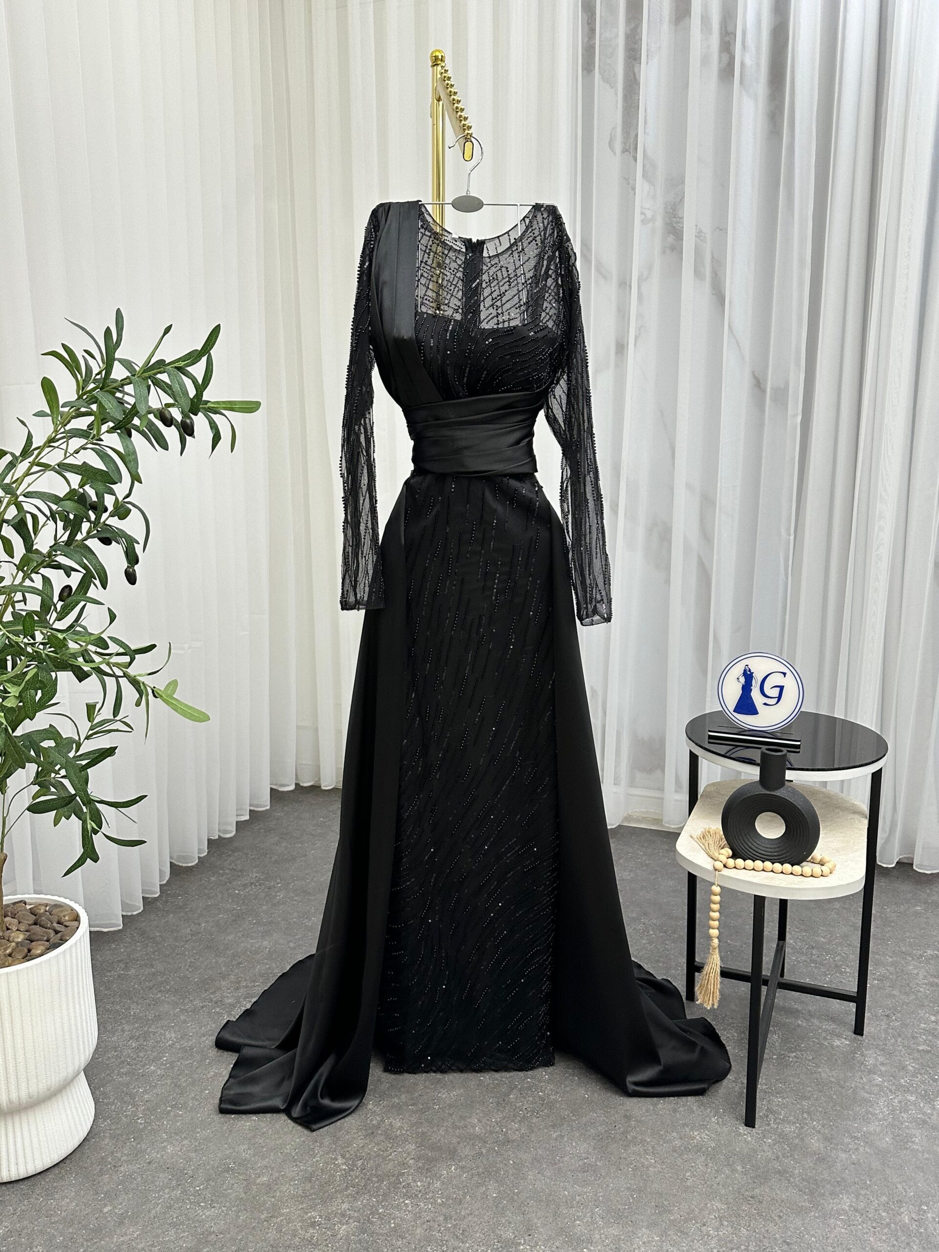 فستان سهرة لون اسود طويل - الصورة 4